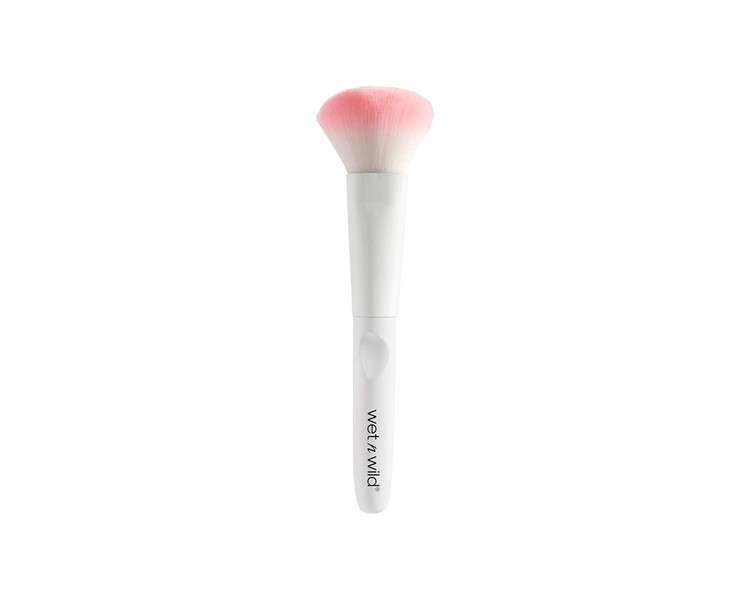 Wet 'n' Wild Makeup Brush Powder Brush Large Plush Brush with Soft Curved Bristles for Even Application