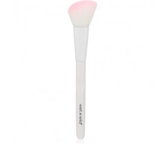 Wet 'n' Wild Makeup Brush Contour Brush Plush Angled Brush to Fit the Contours of Your Face Sculpt and Shape Easy-to-use Makeup Brushes Contouring Brush