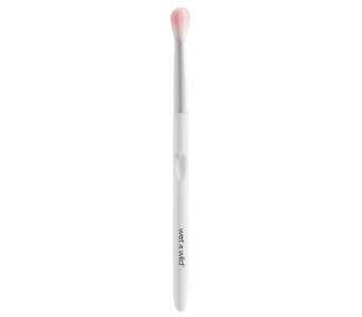 Wet 'n' Wild Crease Makeup Brush - Long-tipped Tapered Brush for Eye Crease - Easy-to-use