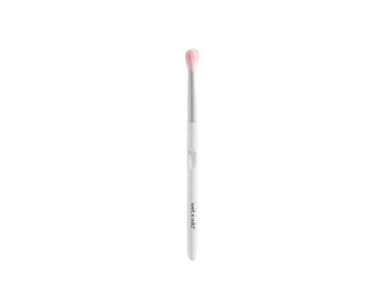 Wet 'n' Wild Crease Makeup Brush - Long-tipped Tapered Brush for Eye Crease - Easy-to-use