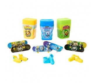 Caja chicles + 2 monopatines Skate Hot Wheels