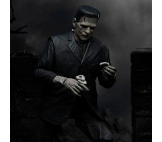 Figura Ultimate Frankenstein Monster Black and White Universal Monsters 18cm