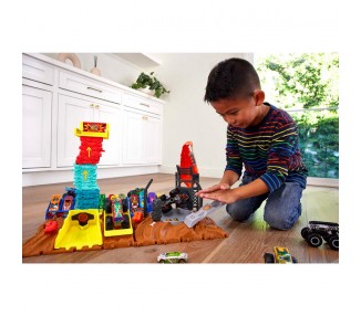 Pista Arena World Monster Trucks Hot Wheels surtido