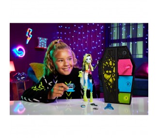 Muñeca Frankie Stein Skullmate Secrets Neon Frights Monster High 25cm