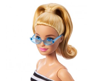 Muñeca Fashionista Top Rayas Falda Rosa surtido