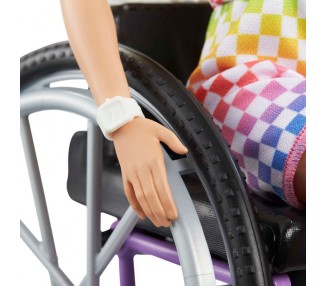 Muñeca Fashionista con Silla de Ruedas Barbie