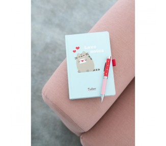 Cuaderno A5 premium + boligrafo proyector Purrfect Love Pusheen