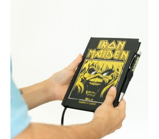 Cuaderno A5 premium + boligrafo proyector Iron Maiden