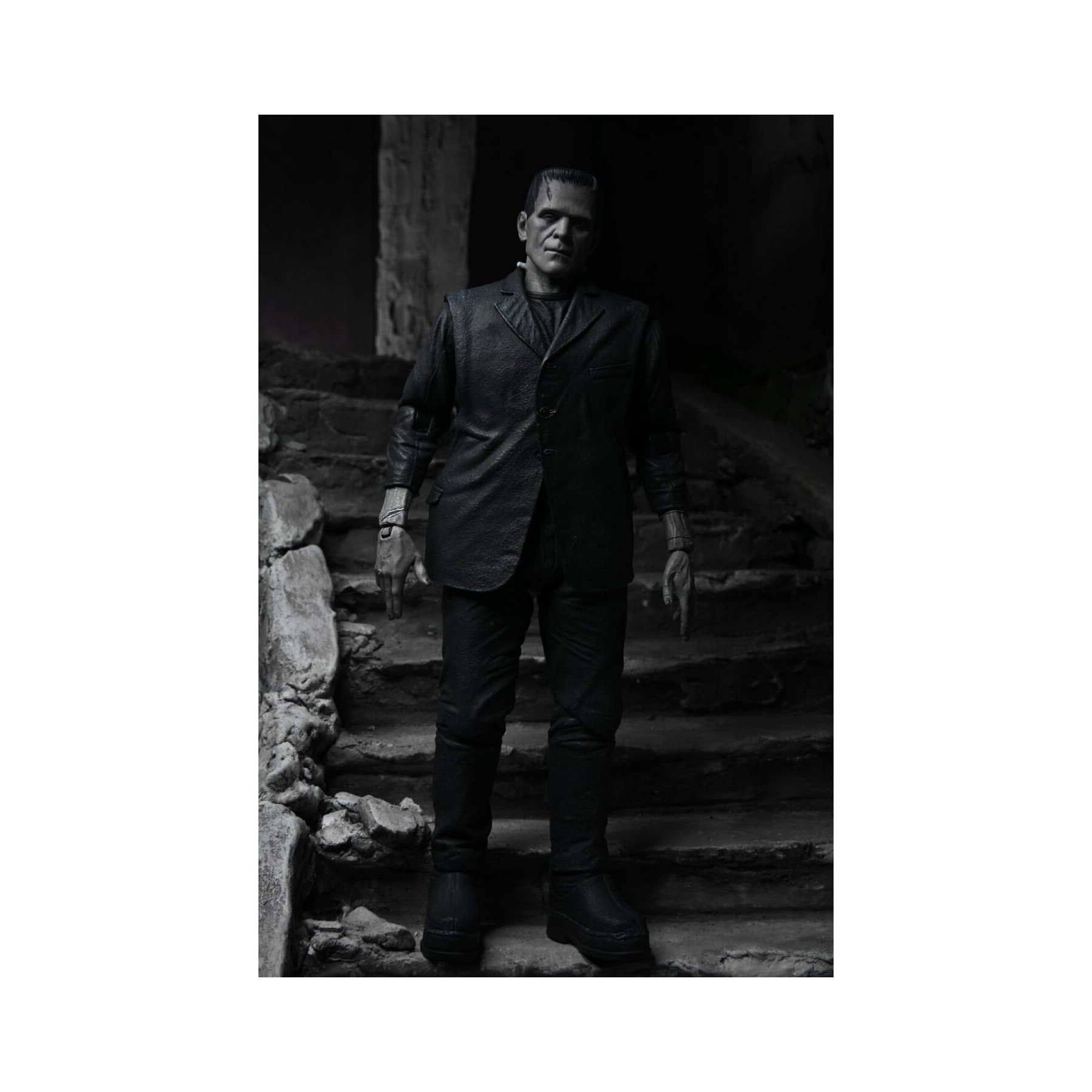 Figura Ultimate Frankenstein Monster Black and White Universal Monsters 18cm