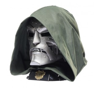 Casco premium Doctor Doom Marvel Legends