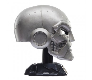 Casco premium Doctor Doom Marvel Legends