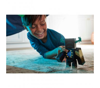 Figura Warden Minecraft luz y sonido