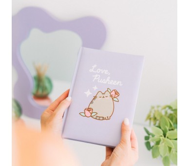 Set cuaderno A5 premium + boligrafo Pusheen Moments
