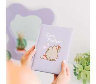 Set cuaderno A5 premium + boligrafo Pusheen Moments