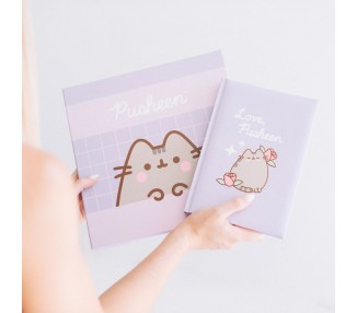Set cuaderno A5 premium + boligrafo Pusheen Moments