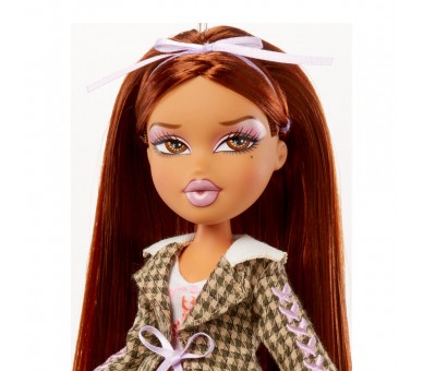 Muñeca Yasmin Stylin + Camiseta Bratz