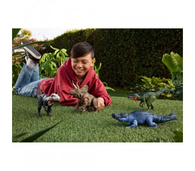 Dinosaurio Gigantic Trackers Jurassic World surtido