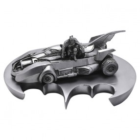 Figura Batmobile & Batman DC Comics